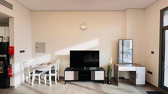 Spacious Studio Apartment Canal View Business Bay by Belvilla
