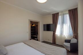 Nobel West Hotel
