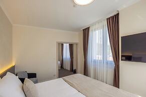 Nobel West Hotel