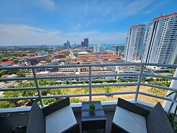 View Talay 5 - Beachfront Ocean View - High Floor & Huge Pool