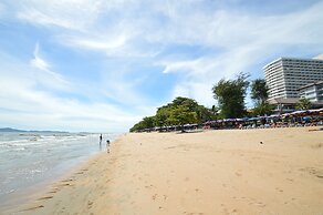 View Talay 5 - Beachfront Ocean View - High Floor & Huge Pool