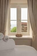 Cottages at the Lugger