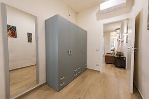Mercato Contemporary Apartment by Mmega