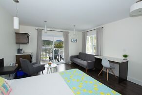 The Tides Inn