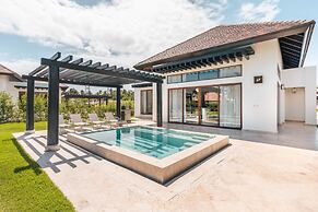 Bungallow w Pool bqq at Green Village BCA