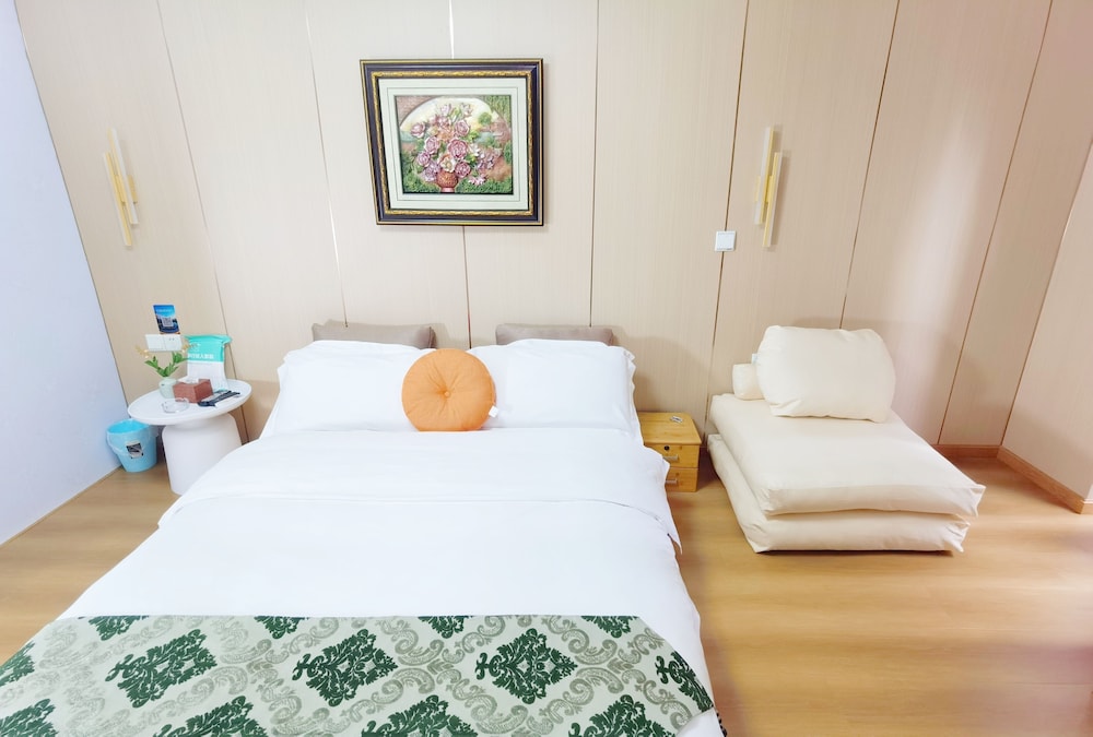 Orange Mingwu Hotel