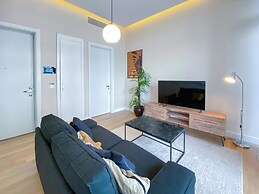 Modern Residence w Balcony 5 min to Istinye Mall