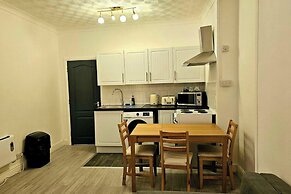 Flat - Sleeps 4 - Wifi