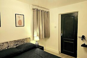 Flat - Sleeps 4 - Wifi