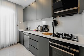 Central Flat w Balcony 5 min to Lara Beach