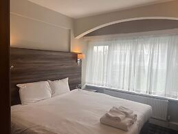 Riverside Hotel