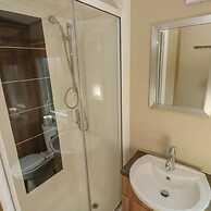 Caravansleeps6-freeparking-quietretreat-nature