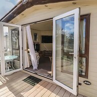 Caravansleeps6-freeparking-quietretreat-nature