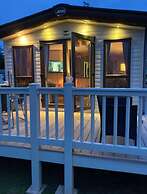 Caravansleeps6-freeparking-quietretreat-nature