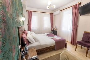Yellow Stone Suites