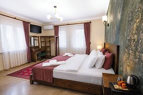 Yellow Stone Suites