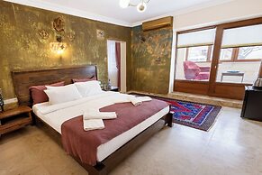 Yellow Stone Suites