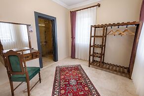 Yellow Stone Suites