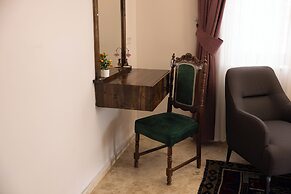 Yellow Stone Suites