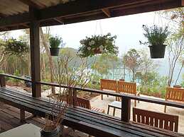 Parinya Hill Homestay & Cafe Koh Larn