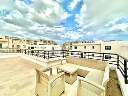 The Lake View Spacious With Amazing Terrace