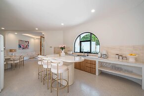Villa Hawk