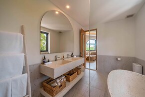 Villa Hawk
