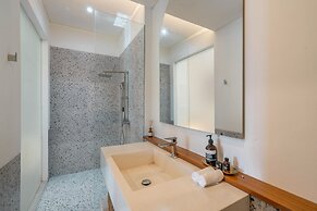 Villa Hawk
