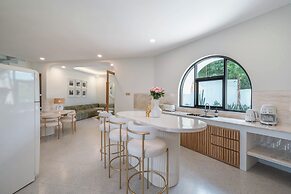 Villa Hawk