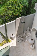 Villa Hawk