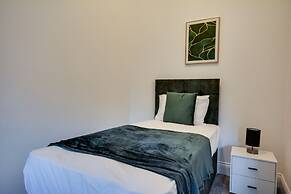 Lovely 1-bed Apartment in Wigan