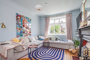 Charming 3BD Oasis 3 Min Walk From Beach Front!