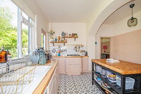 Charming 3BD Oasis 3 Min Walk From Beach Front!