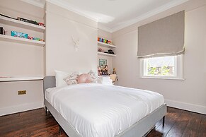 Charming 3BD Oasis 3 Min Walk From Beach Front!