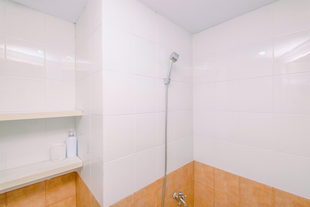Fancy And Nice Studio (No Kitchen) At Green Pramuka City Apartment