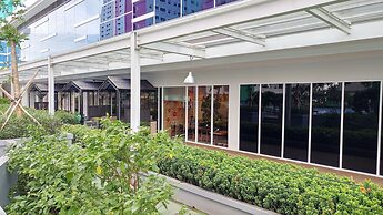 Fancy And Nice Studio (No Kitchen) At Green Pramuka City Apartment