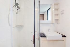 Spacious And Homey 3Br At Sky House Bsd Apartment