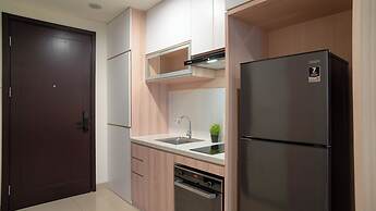 Spacious And Homey Studio At Cleon Park Apartment