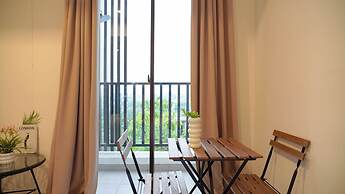Spacious And Homey Studio At Cleon Park Apartment