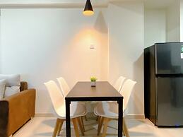 Homey 2Br With Work Space At Meikarta Apartment