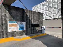 Roxy Motel