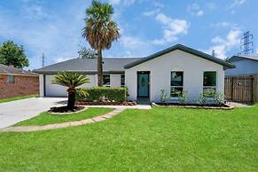 Sageview Cottage 4 BDR w/ Pool, Pet Friendly!