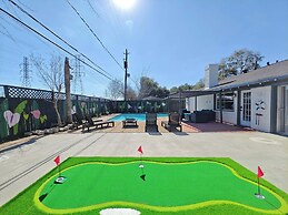 Sageview Cottage 4 BDR w/ Pool, Pet Friendly!