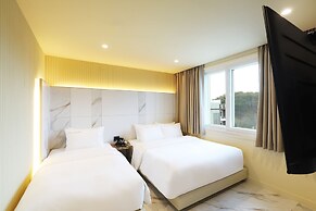 HOTEL THE ONE