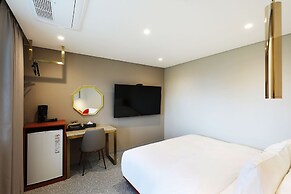 HOTEL THE ONE
