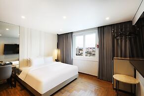 HOTEL THE ONE