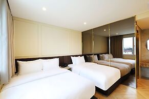 HOTEL THE ONE
