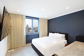 HOTEL THE ONE