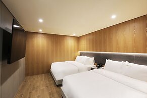 HOTEL THE ONE
