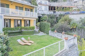 On the Lake - Private Garden Parking